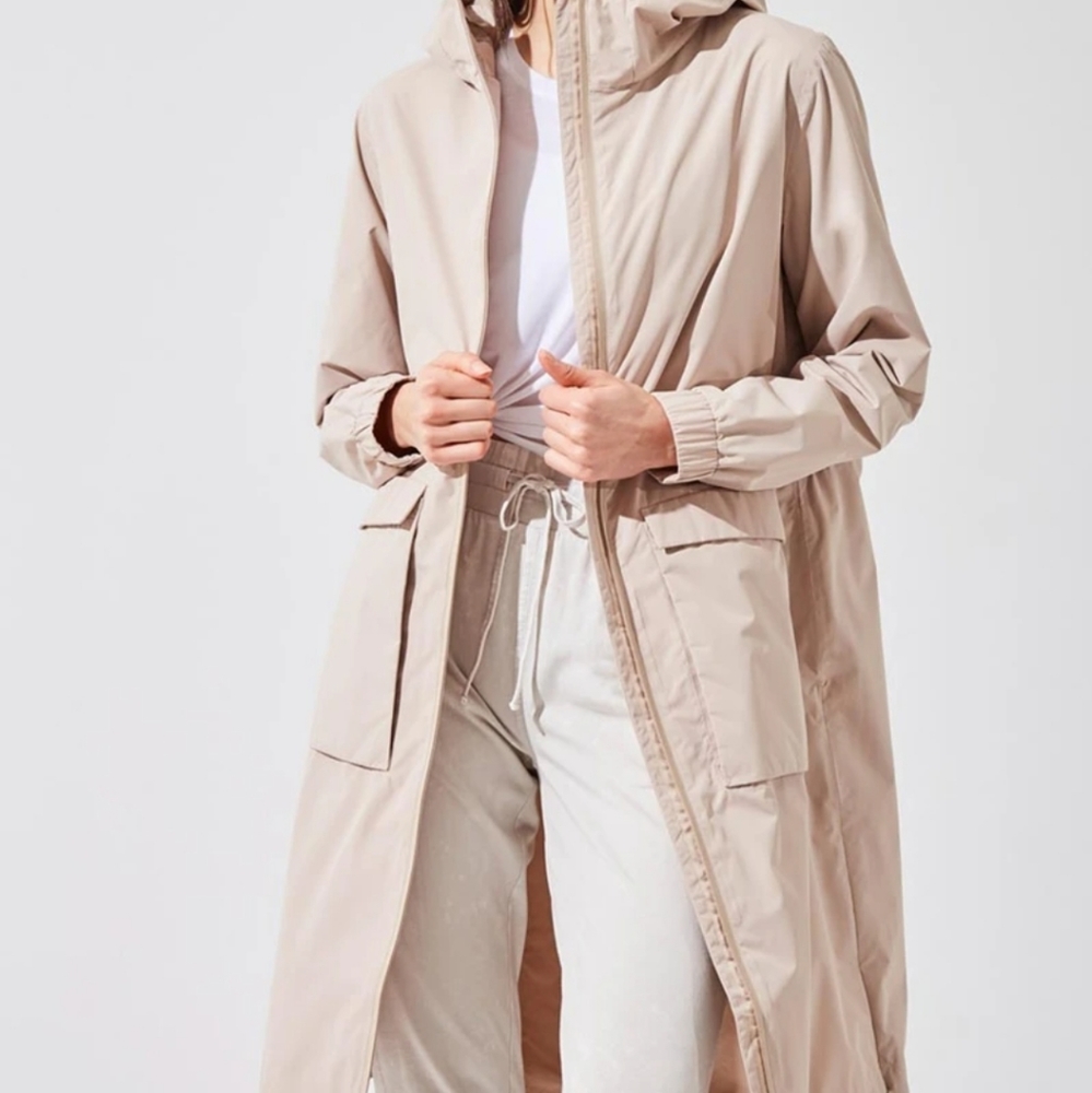 MPG raincoat EUC